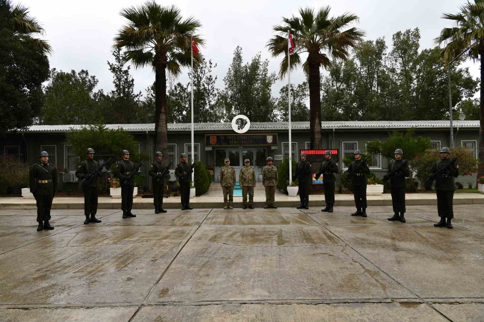 Kara Kuvvetleri Komutanı Orgeneral Tokel, Mehmetçiklerle iftarda bir araya geldi