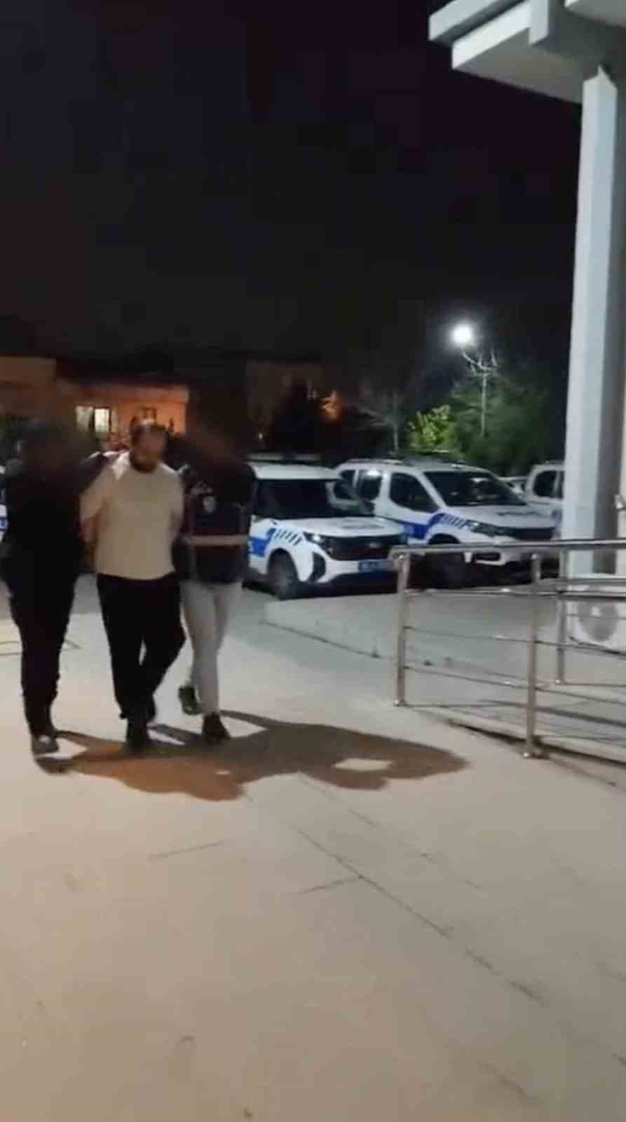 Bursa’da kesinleşmiş hapis cezası bulunan 2 firari yakalandı