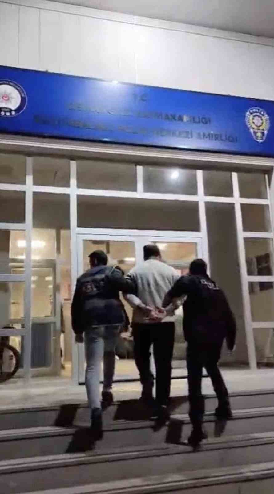 Bursa’da kesinleşmiş hapis cezası bulunan 2 firari yakalandı