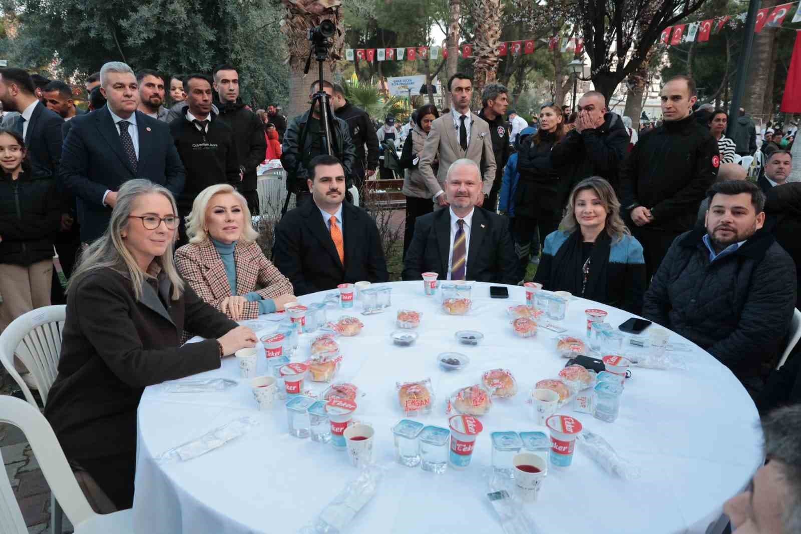 Menemen’de Kadir Gecesi’ne özel 15 bin kişilik iftar