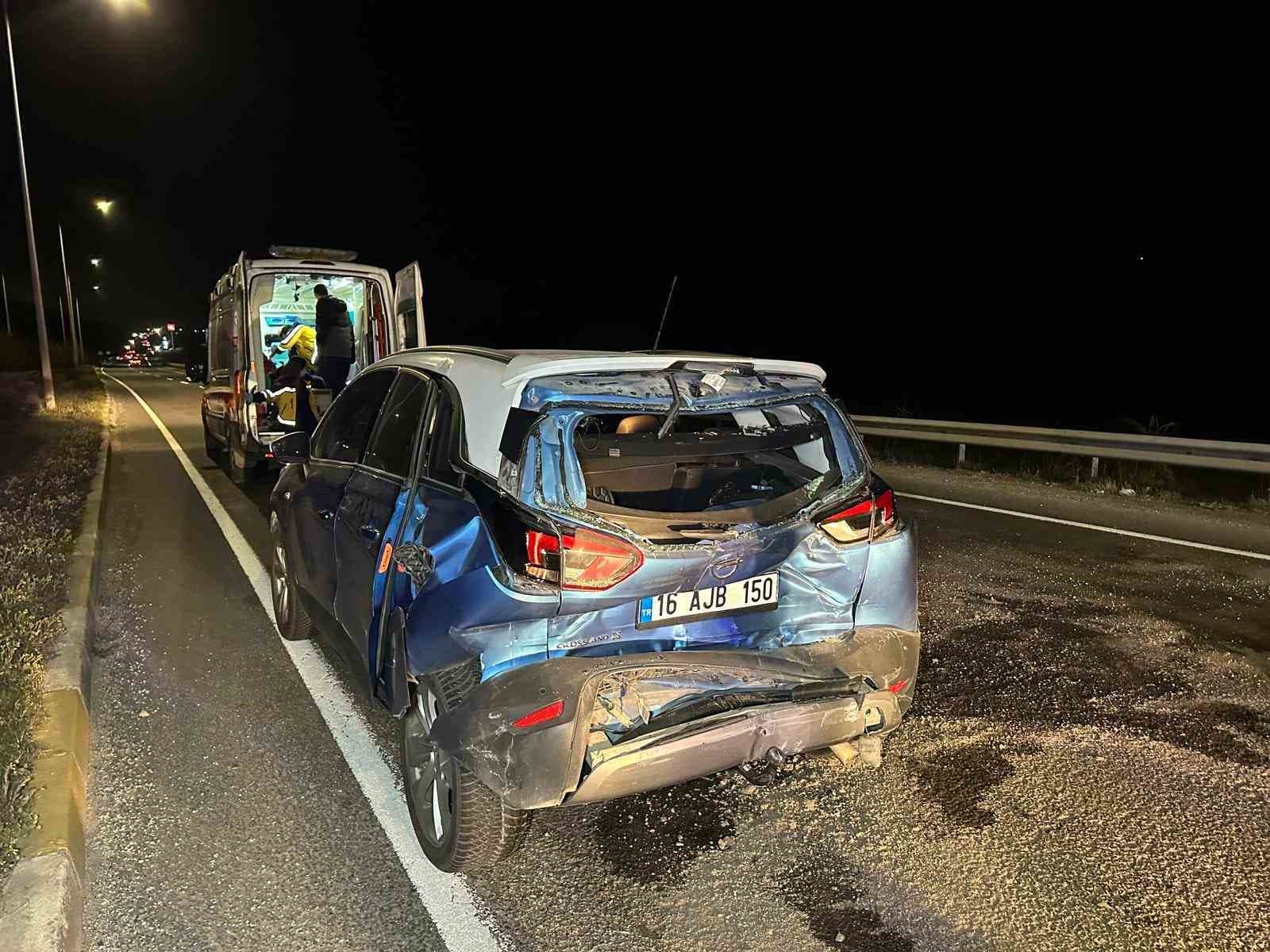 Uşak’ta tır ile otomobilin çarpışması sonucu aynı aileden 4 kişi yaralandı