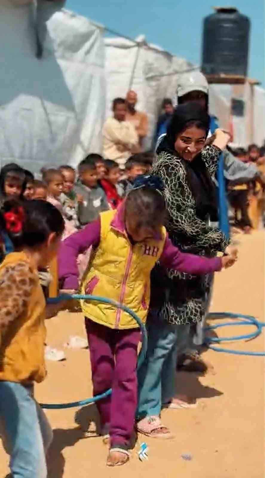 Pendik Belediyesi Gazze’de "Bayramlık Giydirme ve Çocuk Şenliği" düzenledi
