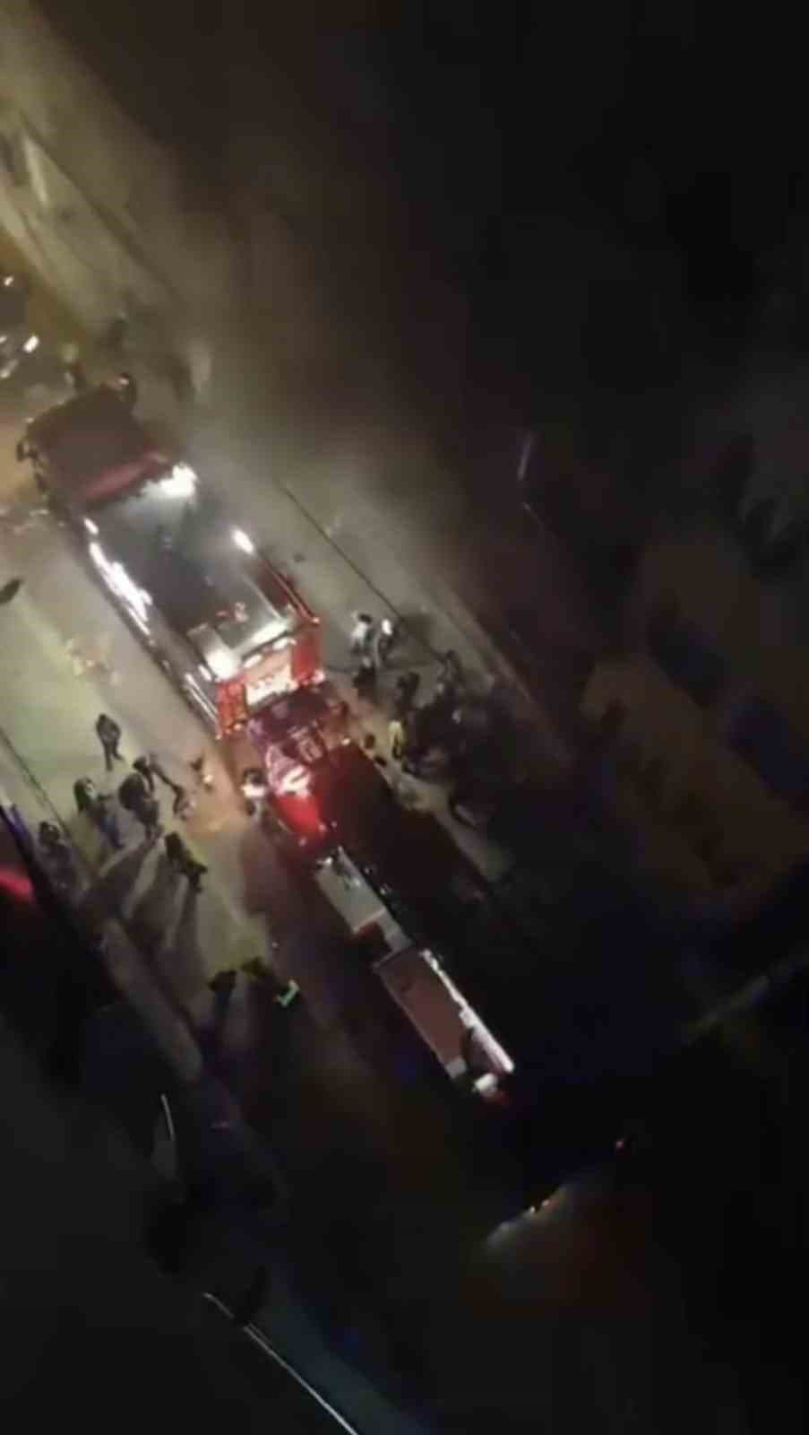 Mardin’de mobilya döşemecisinde çıkan yangın söndürüldü