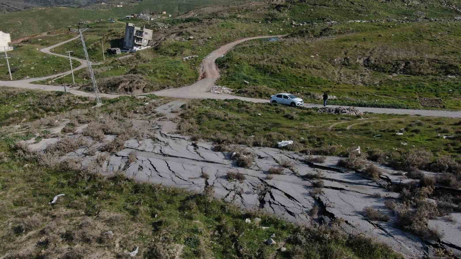 Çiğli’de çöp tesisinin neden olduğu heyelan mahalleyi yutuyor