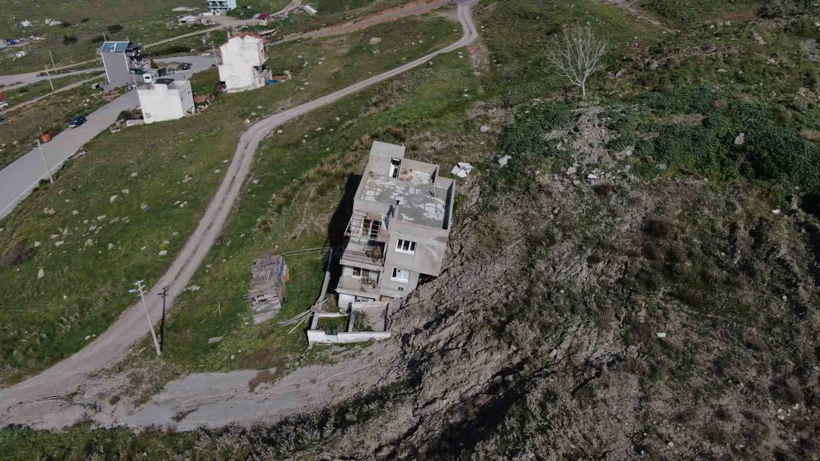 Çiğli’de çöp tesisinin neden olduğu heyelan mahalleyi yutuyor