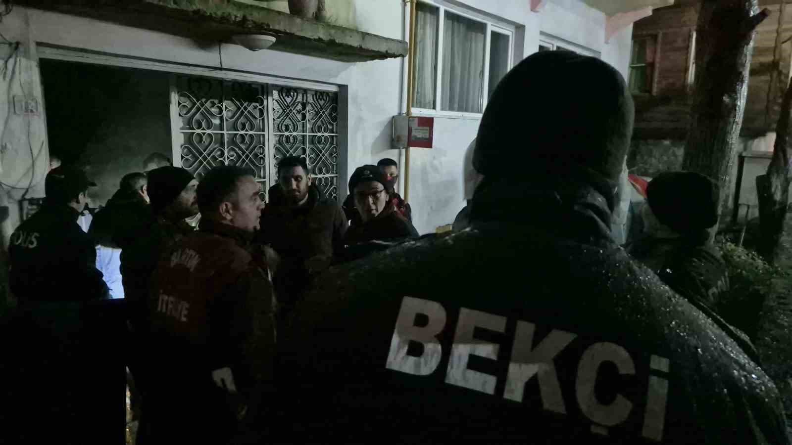 Bartın’da 4 katlı apartmanda yangın paniği: 2 kişi dumandan etkilendi