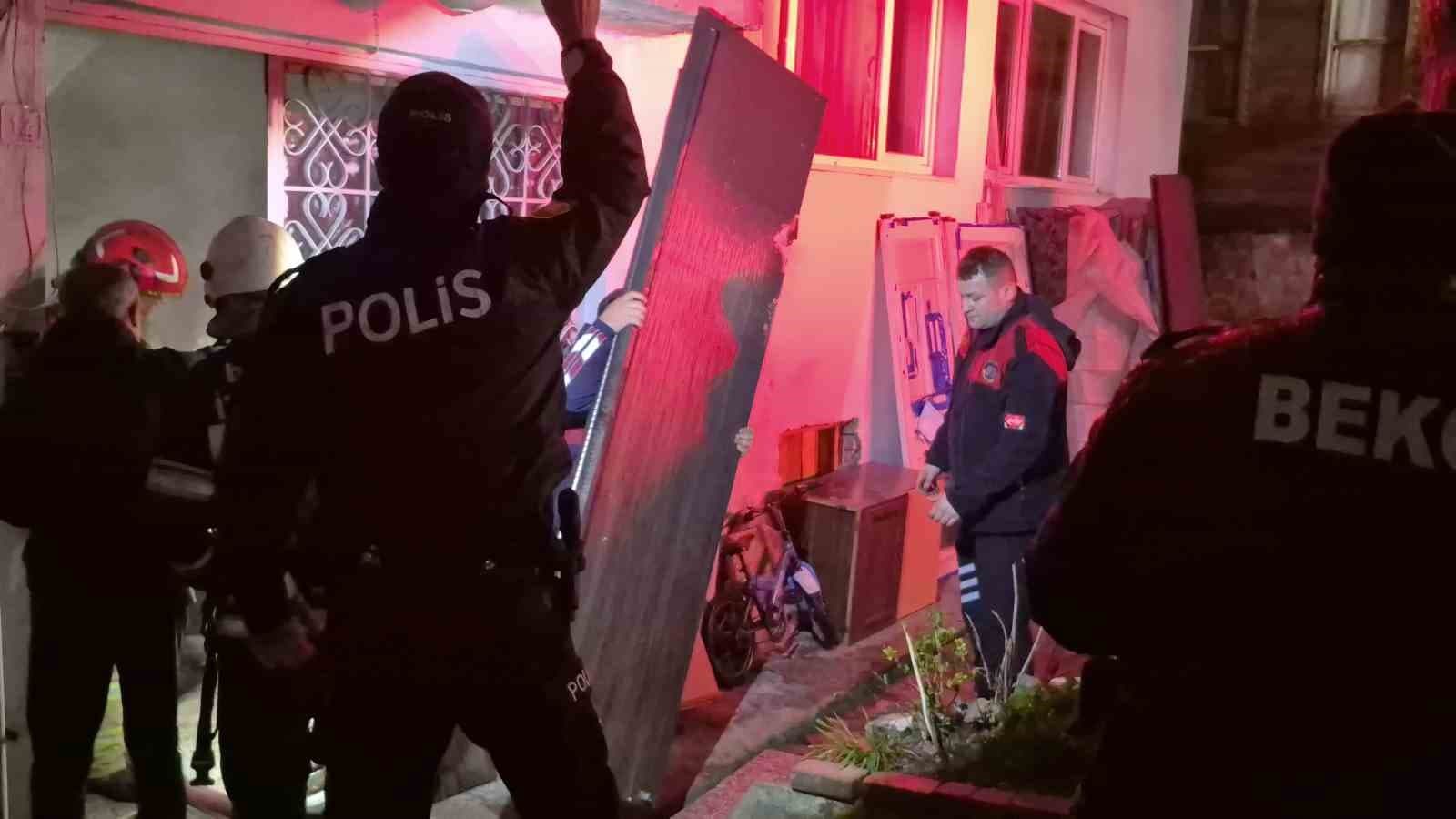 Bartın’da 4 katlı apartmanda yangın paniği: 2 kişi dumandan etkilendi