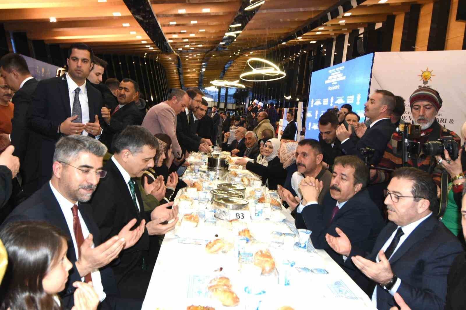 Bakan Çiftçi ve Bakan Tekin, Erzurum’da 4 bin kişiyle iftarda buluştu