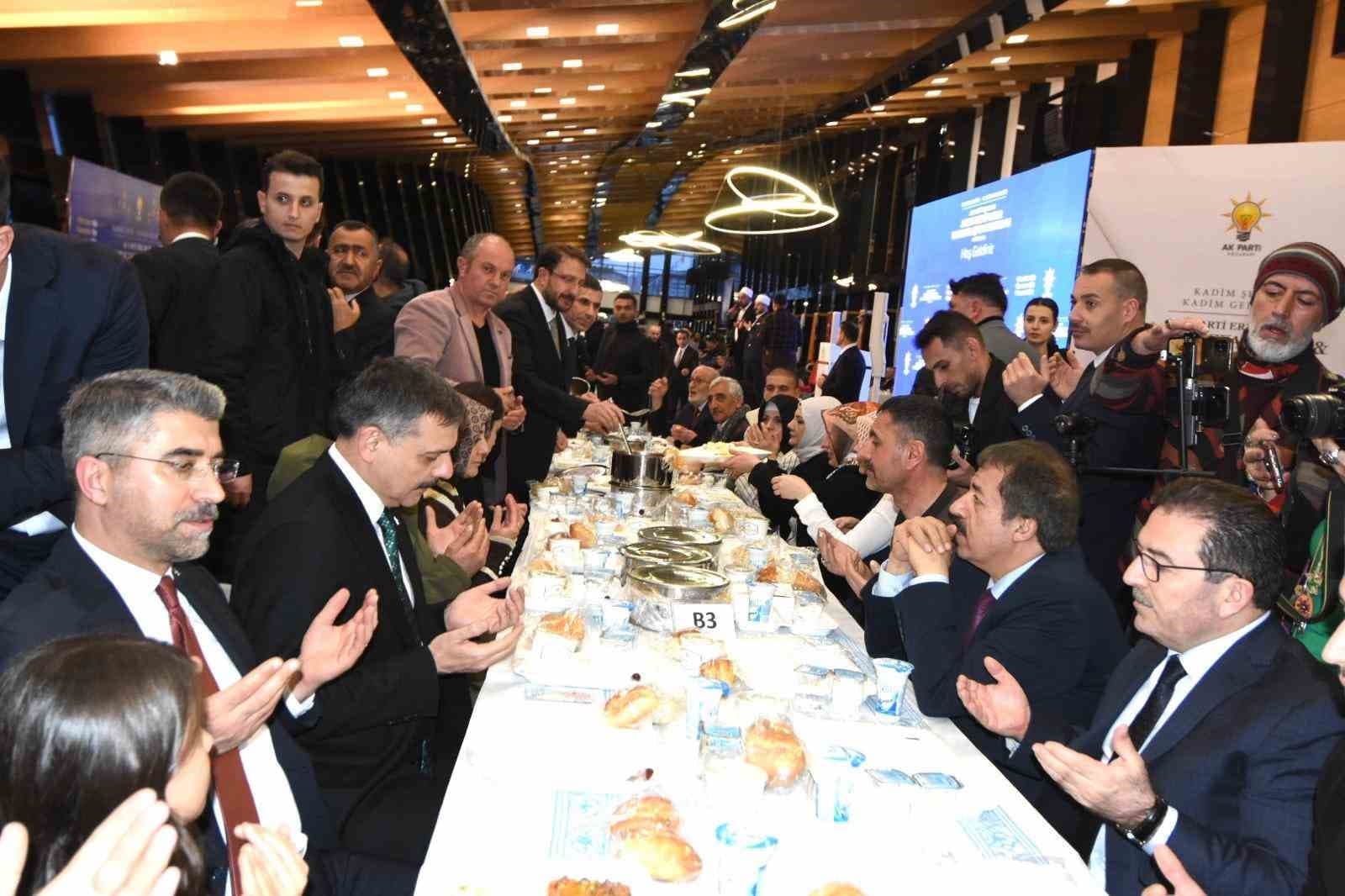 Bakan Çiftçi ve Bakan Tekin, Erzurum’da 4 bin kişiyle iftarda buluştu