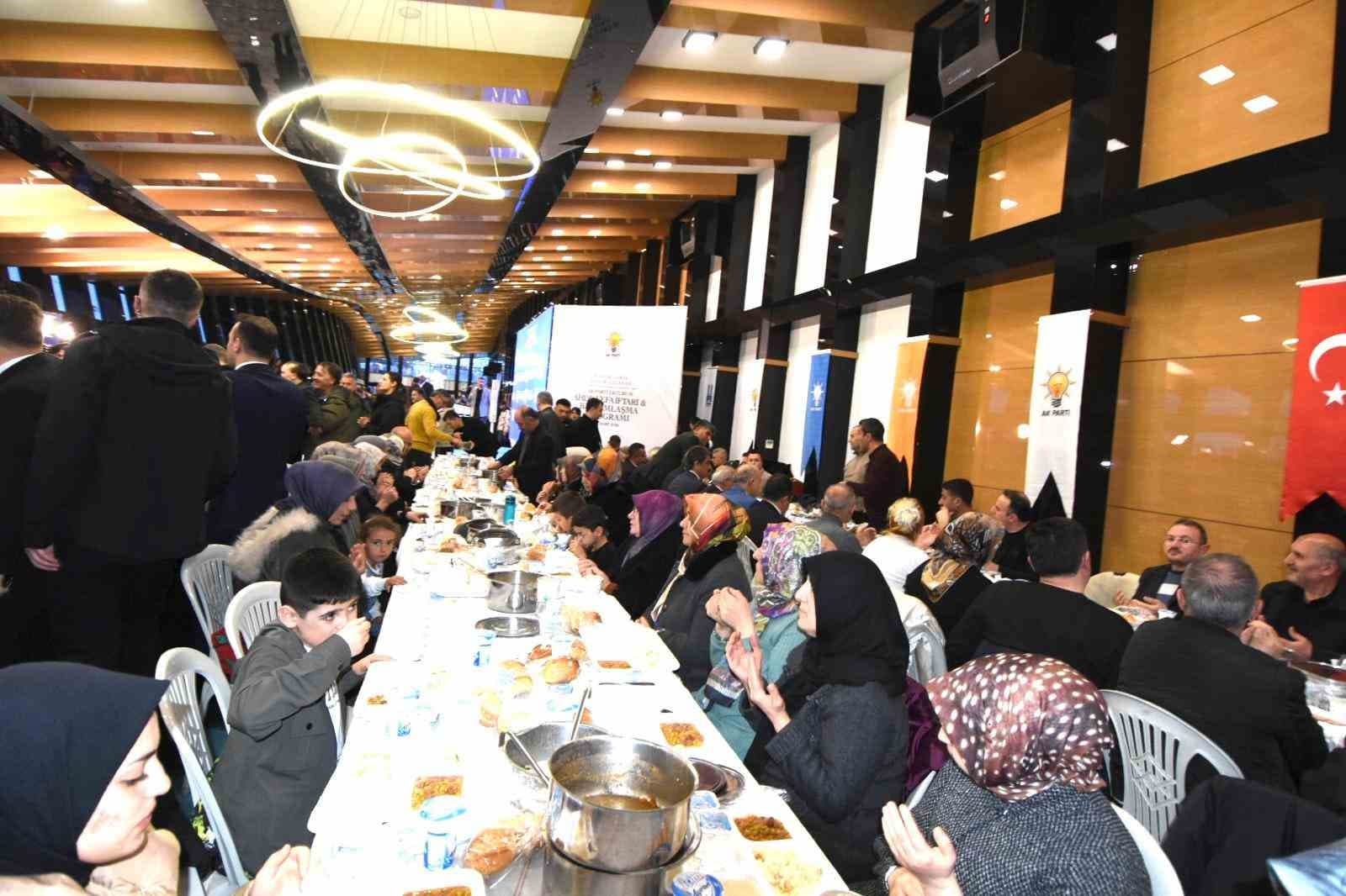 Bakan Çiftçi ve Bakan Tekin, Erzurum’da 4 bin kişiyle iftarda buluştu