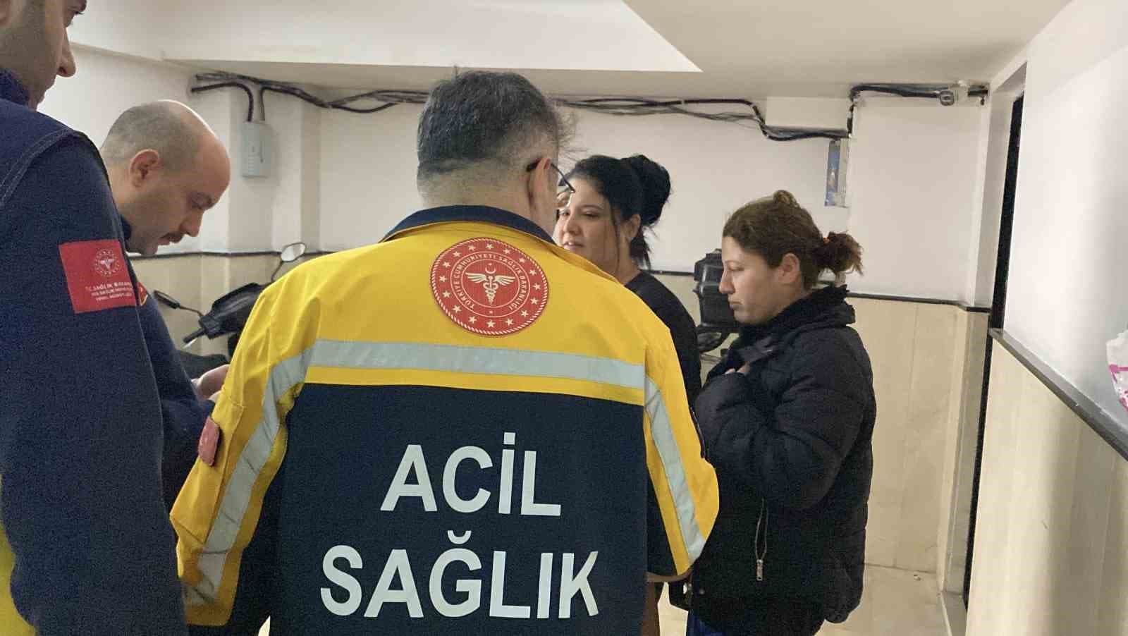 Asansörde mahsur kalanların yardımına itfaiye ekipleri koştu