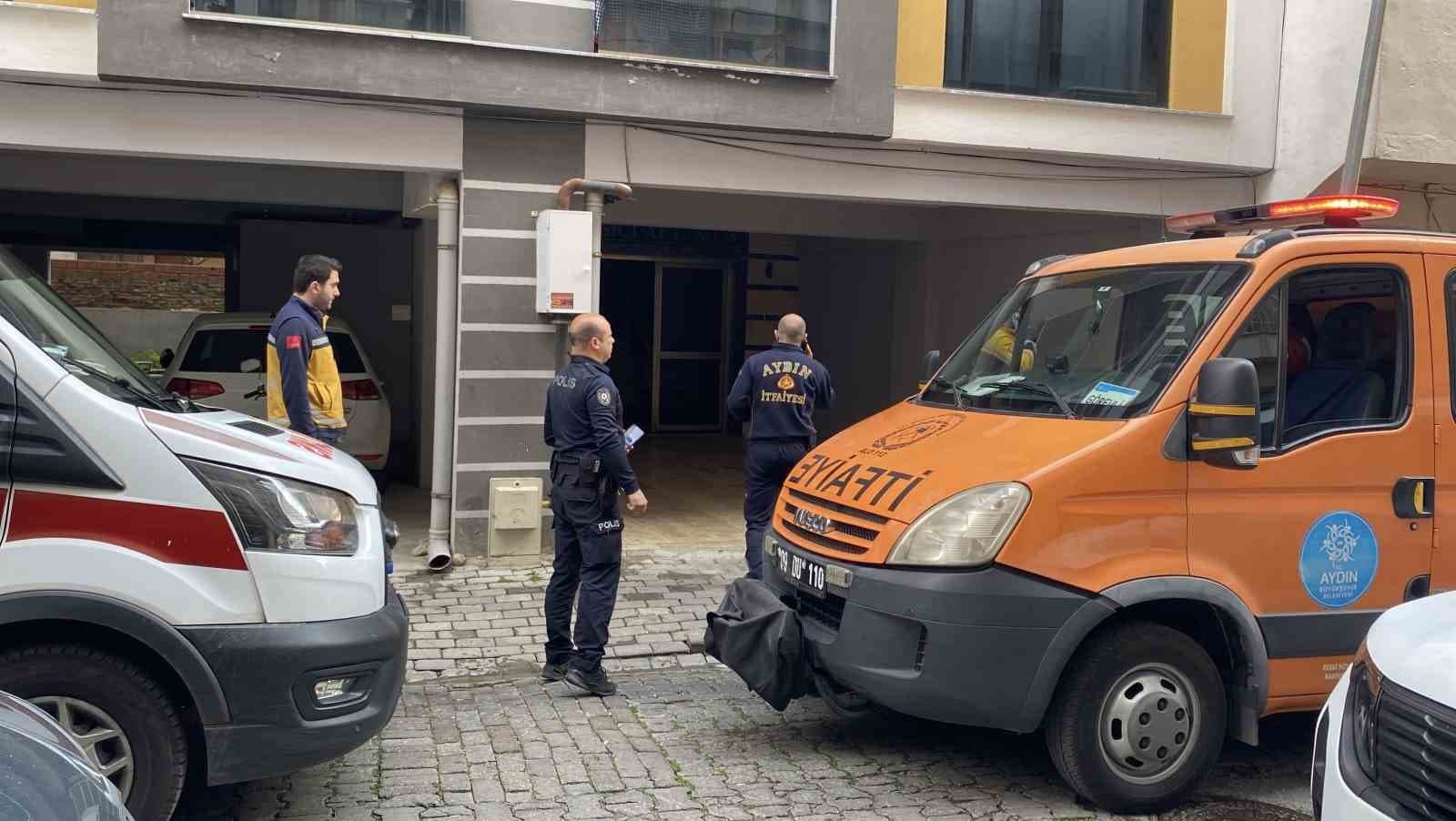 Asansörde mahsur kalanların yardımına itfaiye ekipleri koştu