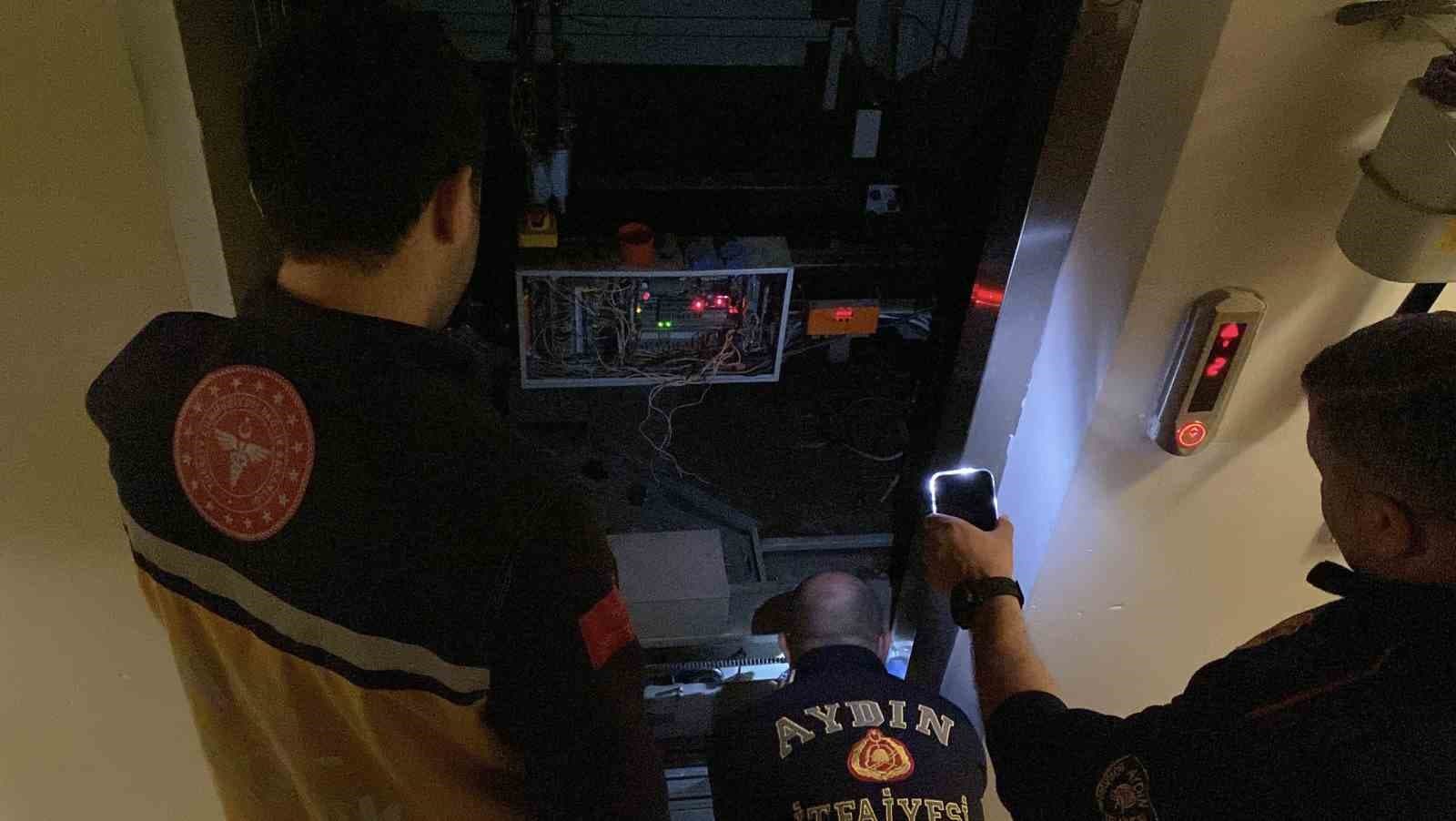 Asansörde mahsur kalanların yardımına itfaiye ekipleri koştu