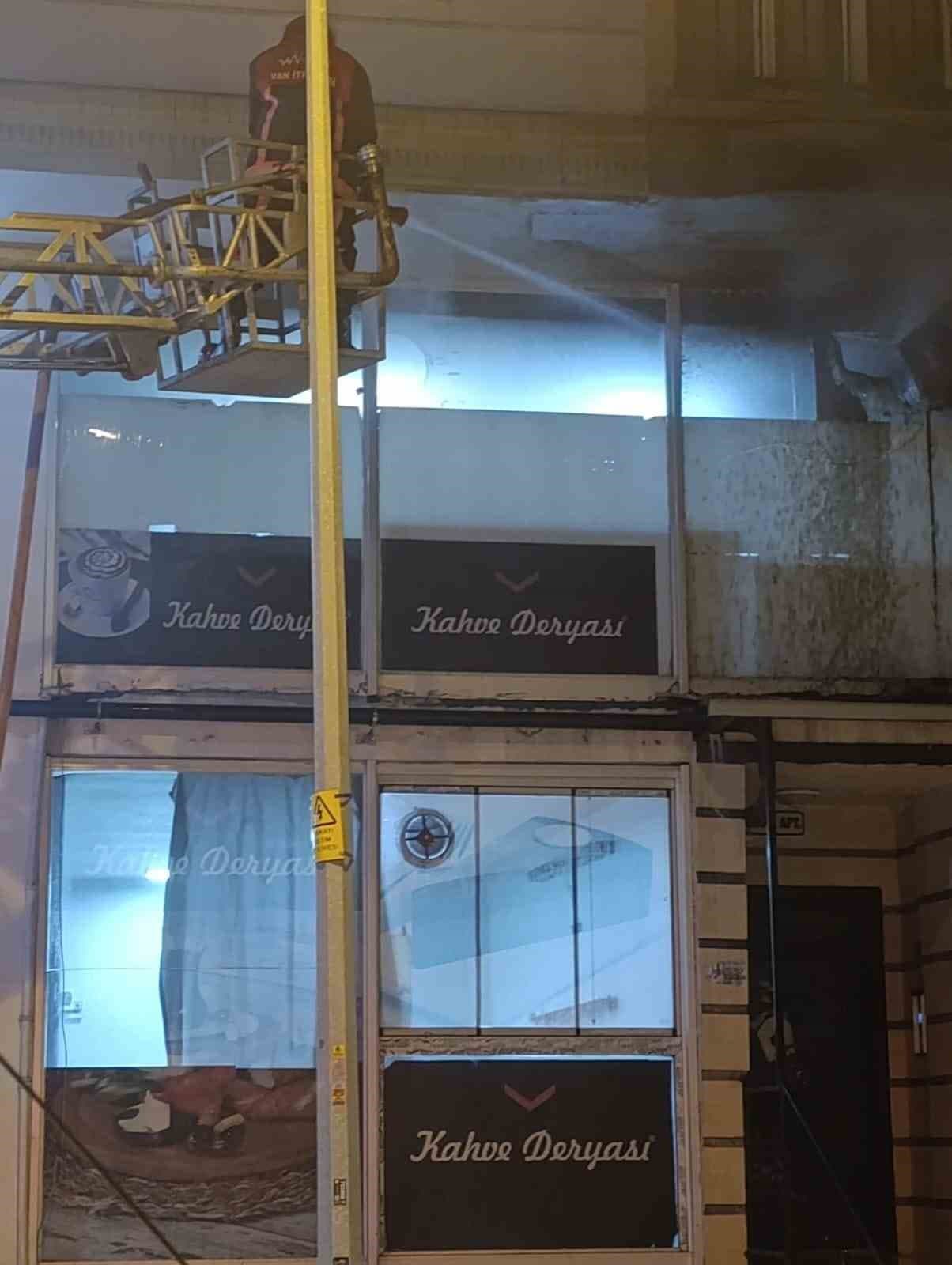 Özalp’ta iş yeri yangını