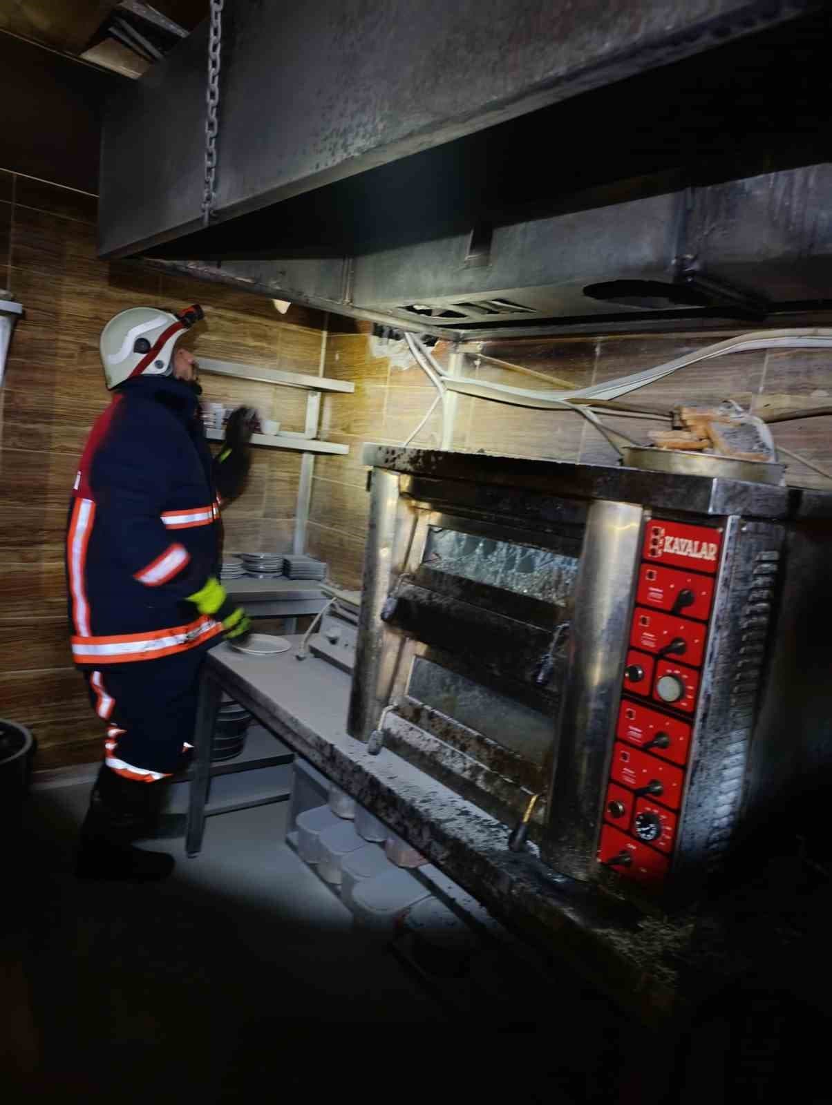 Özalp’ta iş yeri yangını