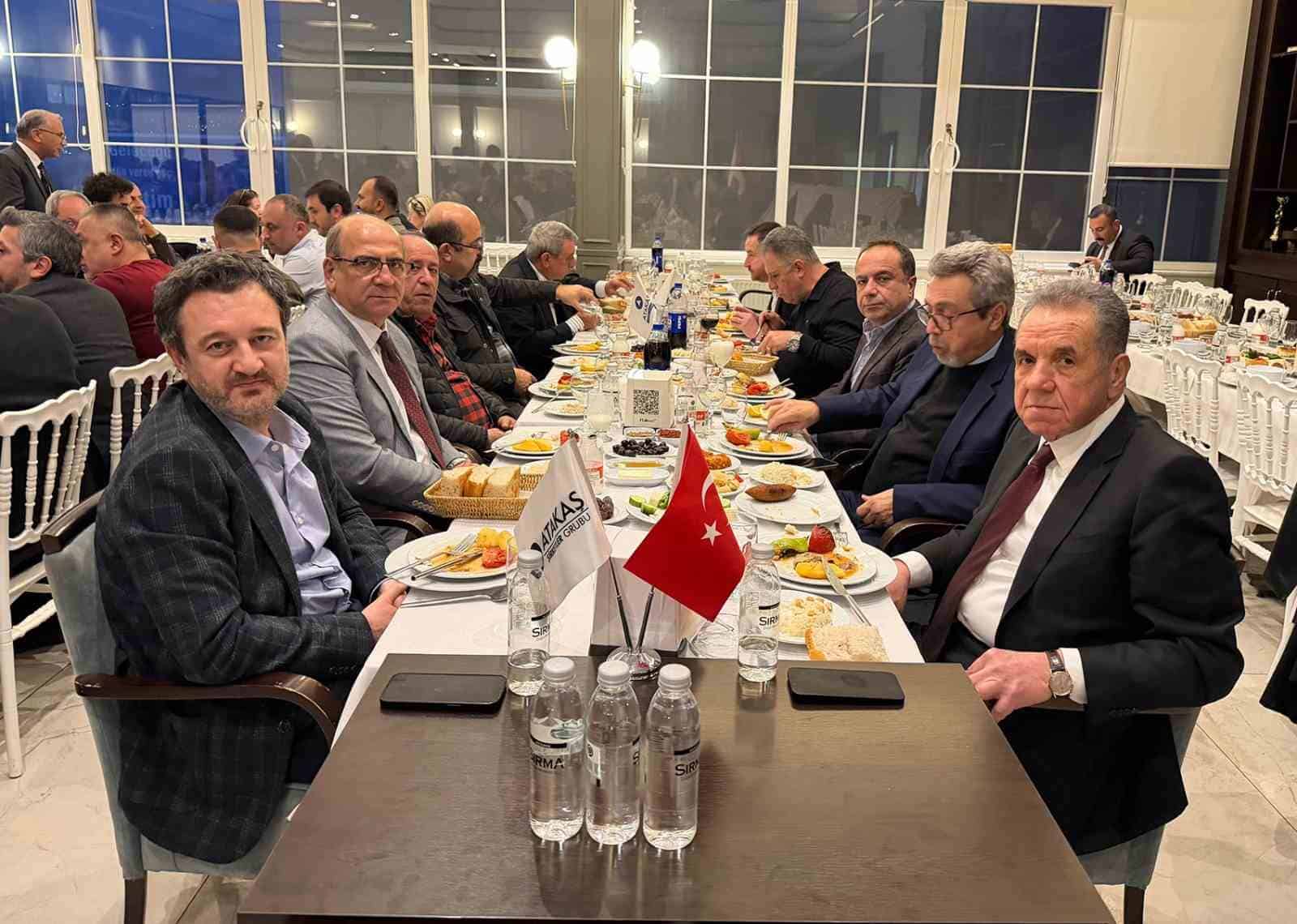 Atakaş ailesi iftar sofrasında buluştu