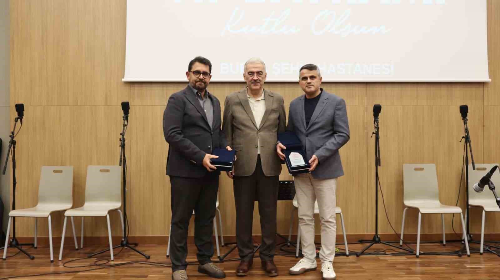 1 yılda 3 bin 766 ameliyat yapan doktora ödül