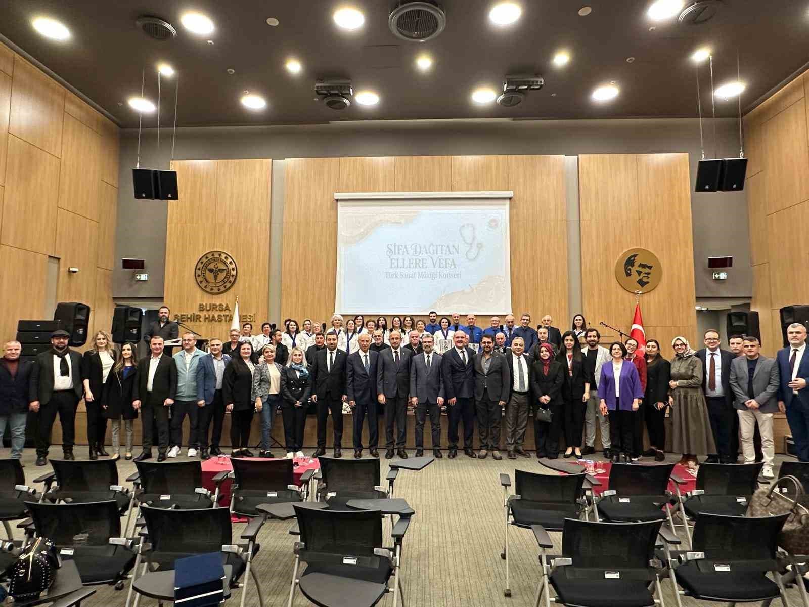 1 yılda 3 bin 766 ameliyat yapan doktora ödül