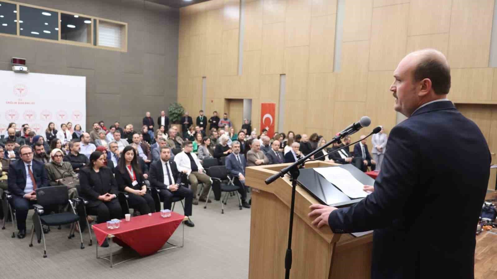 1 yılda 3 bin 766 ameliyat yapan doktora ödül