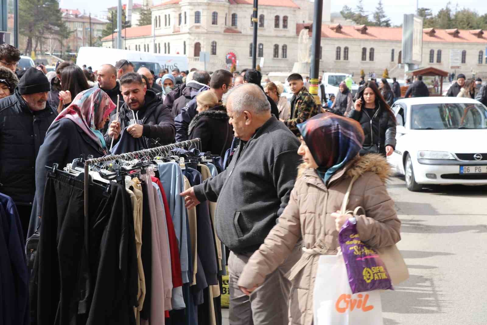 Burası ne Beyoğlu ne de Taksim: Sivas’ta cadde ve sokaklar doldu taştı