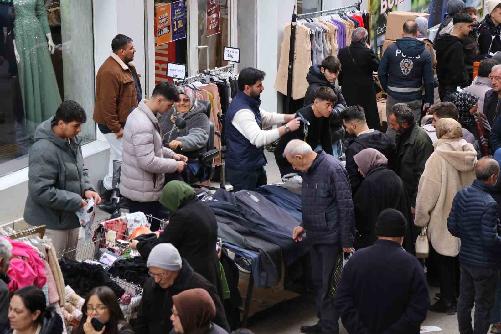 Burası ne Beyoğlu ne de Taksim: Sivas’ta cadde ve sokaklar doldu taştı