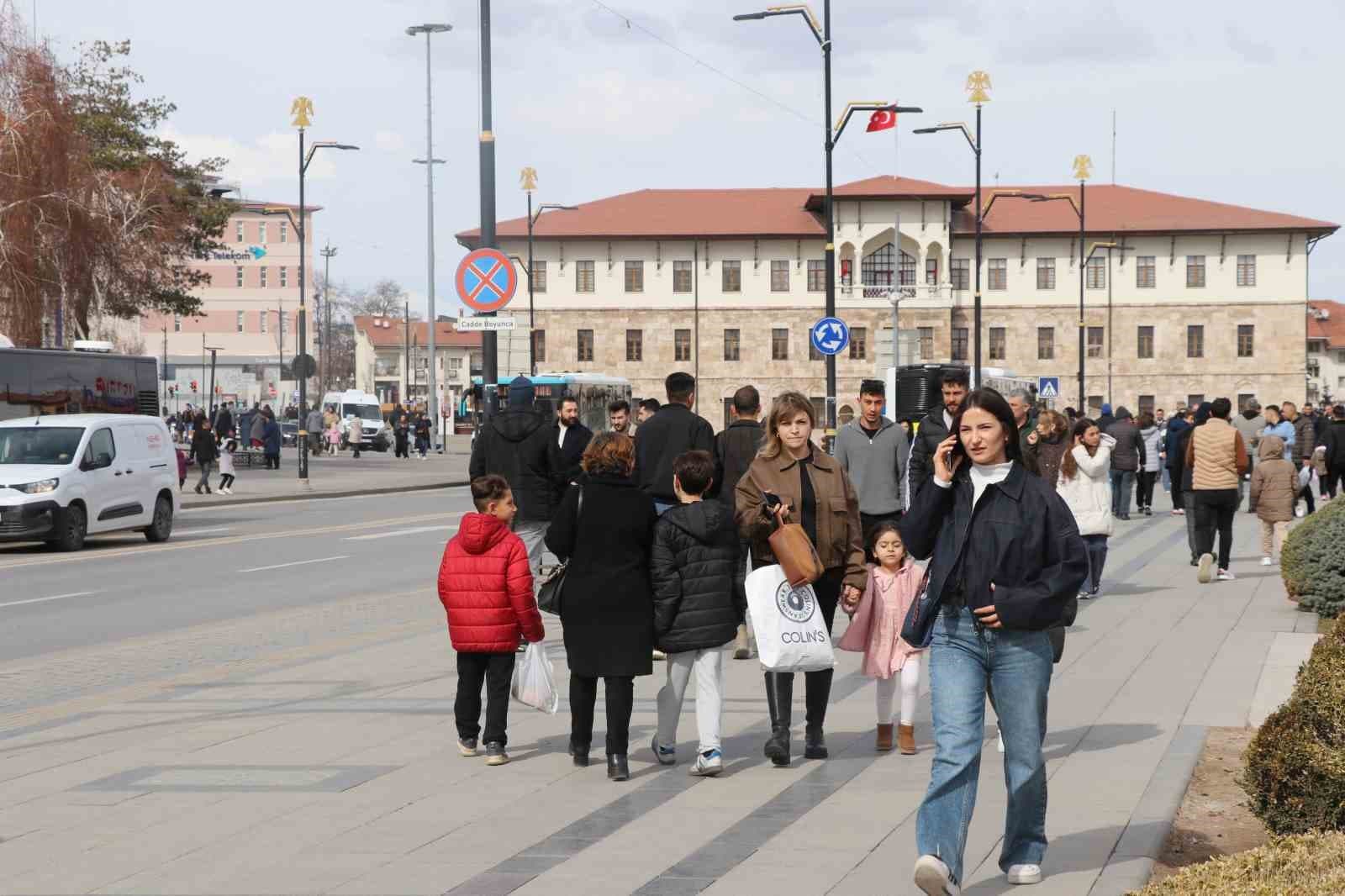 Burası ne Beyoğlu ne de Taksim: Sivas’ta cadde ve sokaklar doldu taştı