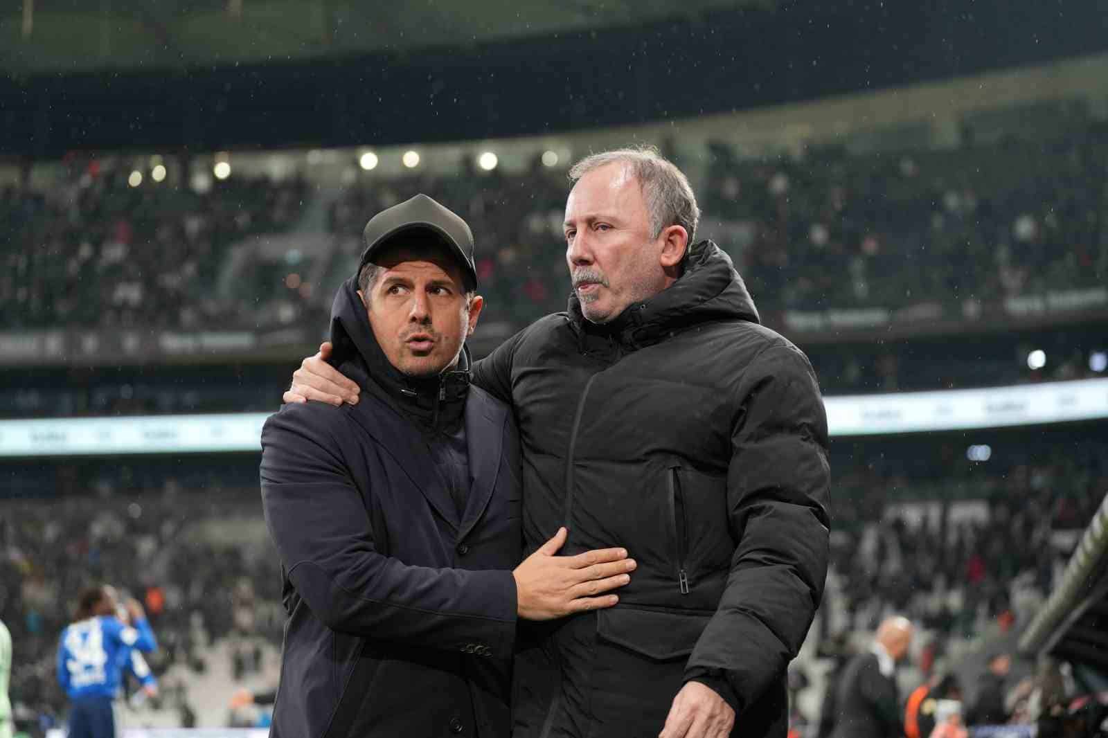 Sergen Yalçın, Emre Belözoğlu’na karşı ilk galibiyetini aldı