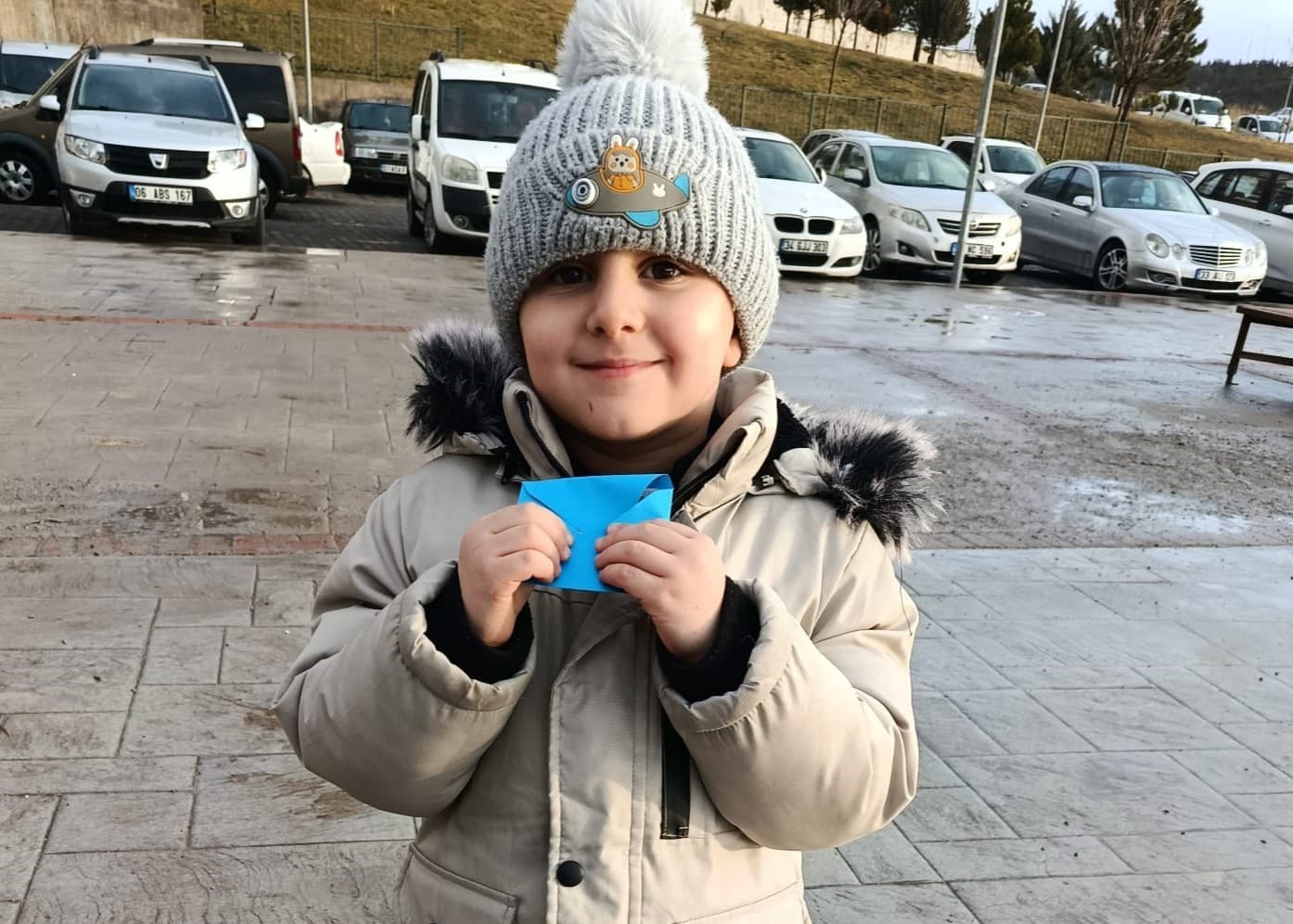 Bayram namazında çocuklara harçlık sürprizi