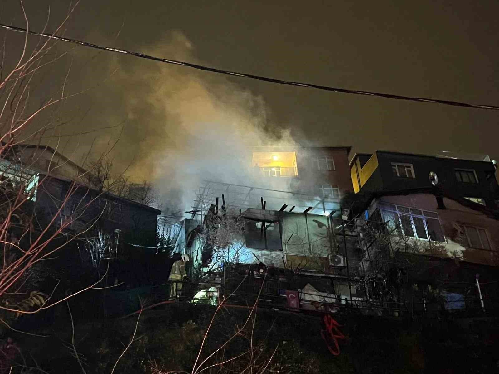 Sarıyer’de iki gecekondu alev alev yandı: 6 yaralı