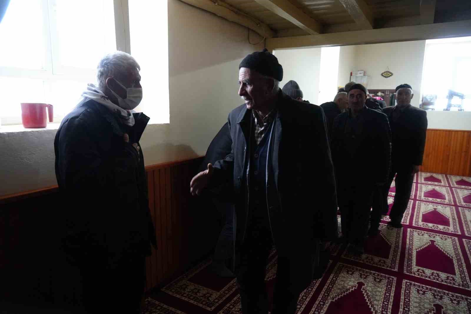 Muş’ta kar üstünde bayram sevinci