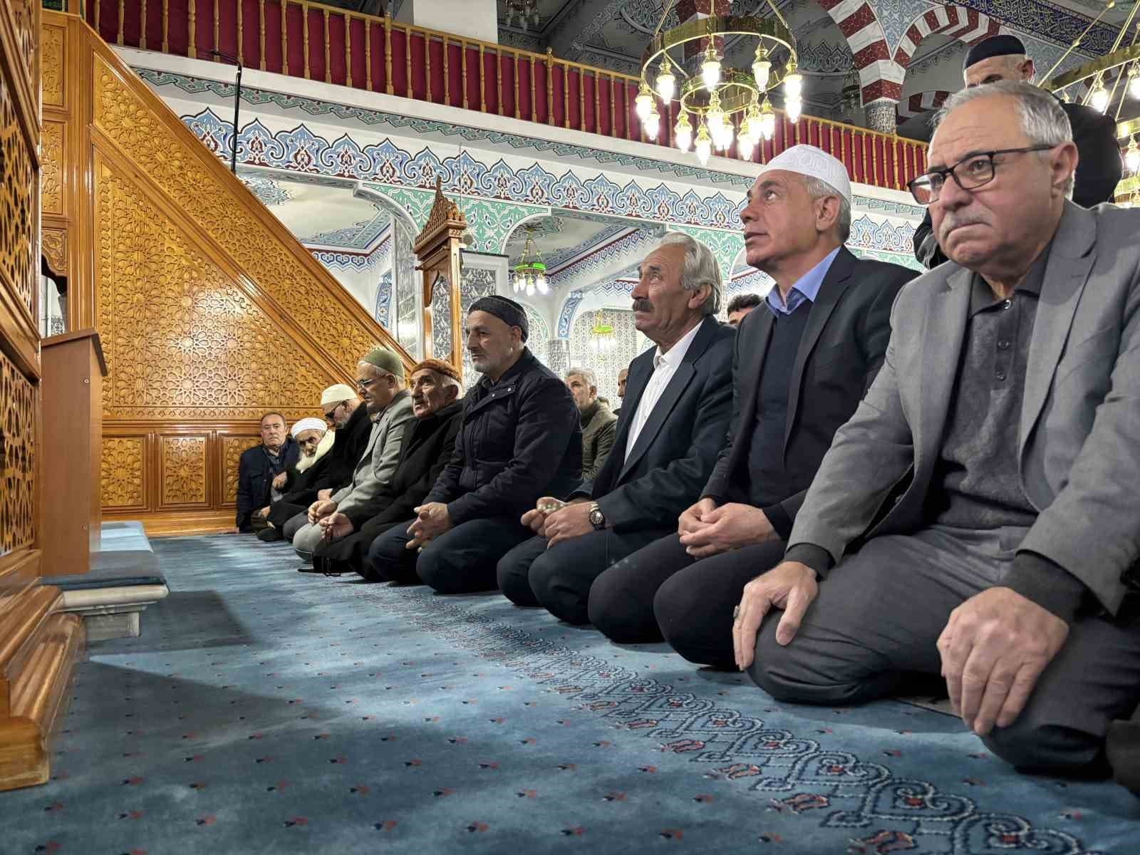 Bingöl’de bayram namazı kılındı