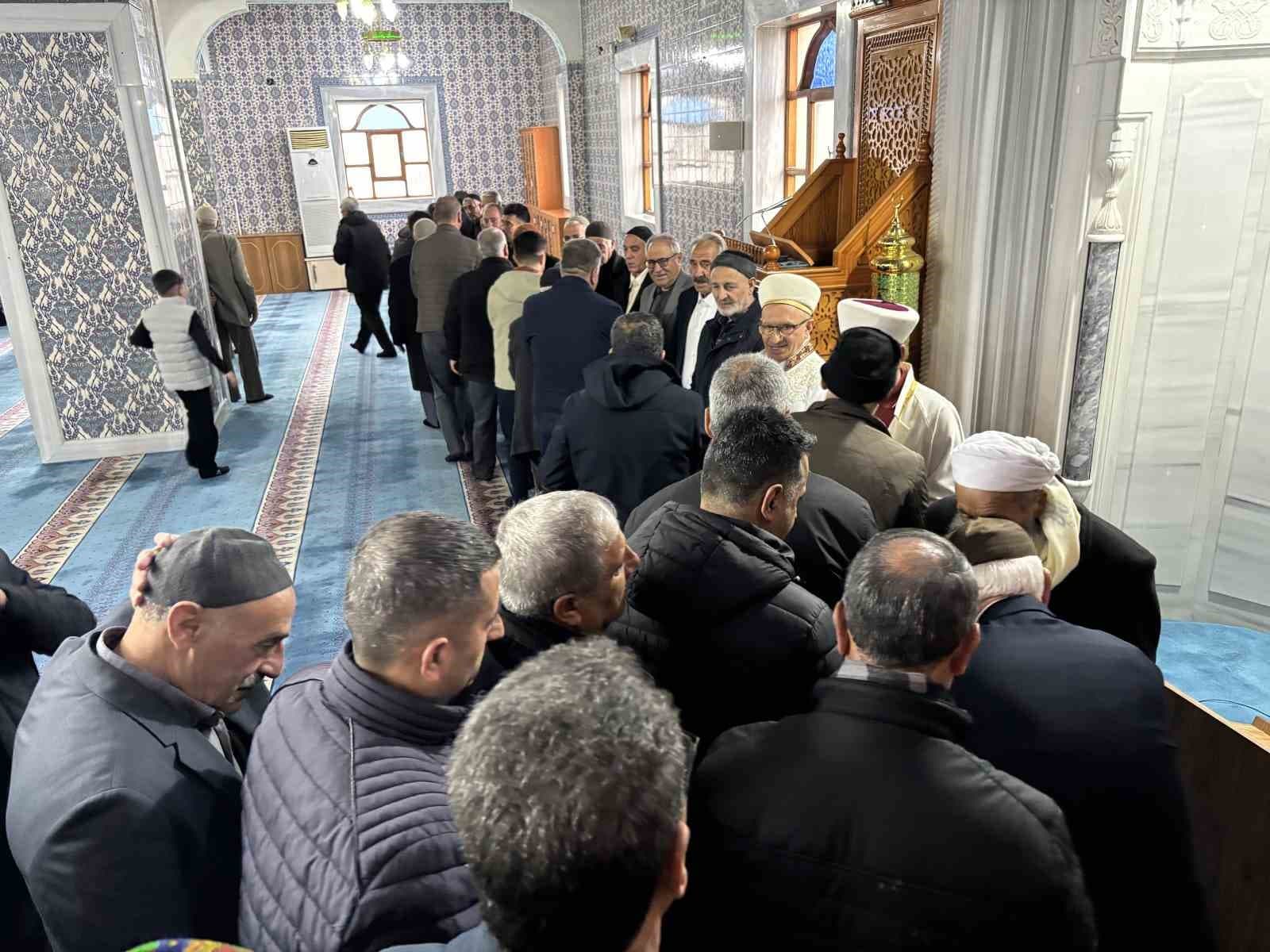 Bingöl’de bayram namazı kılındı