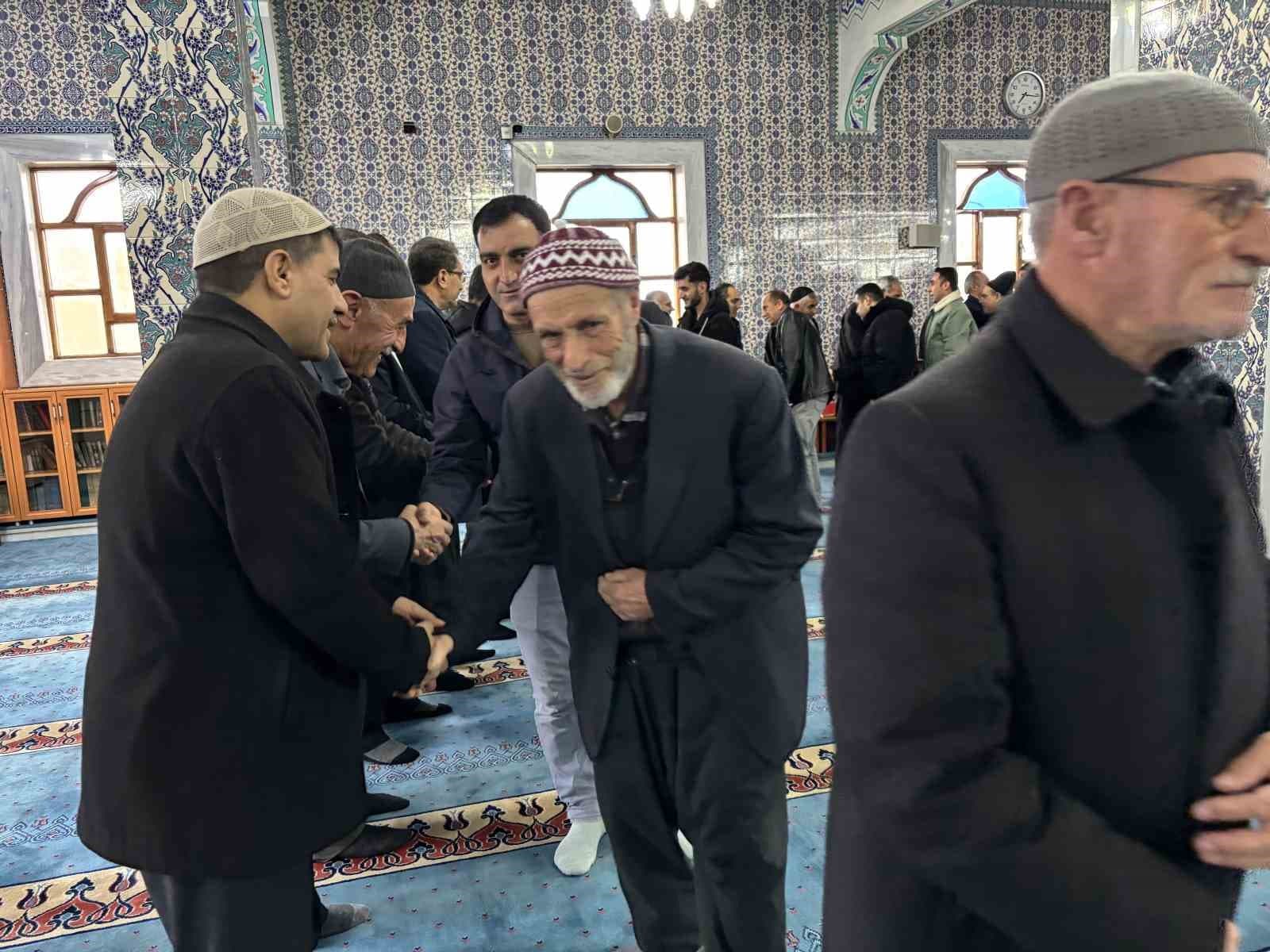 Bingöl’de bayram namazı kılındı