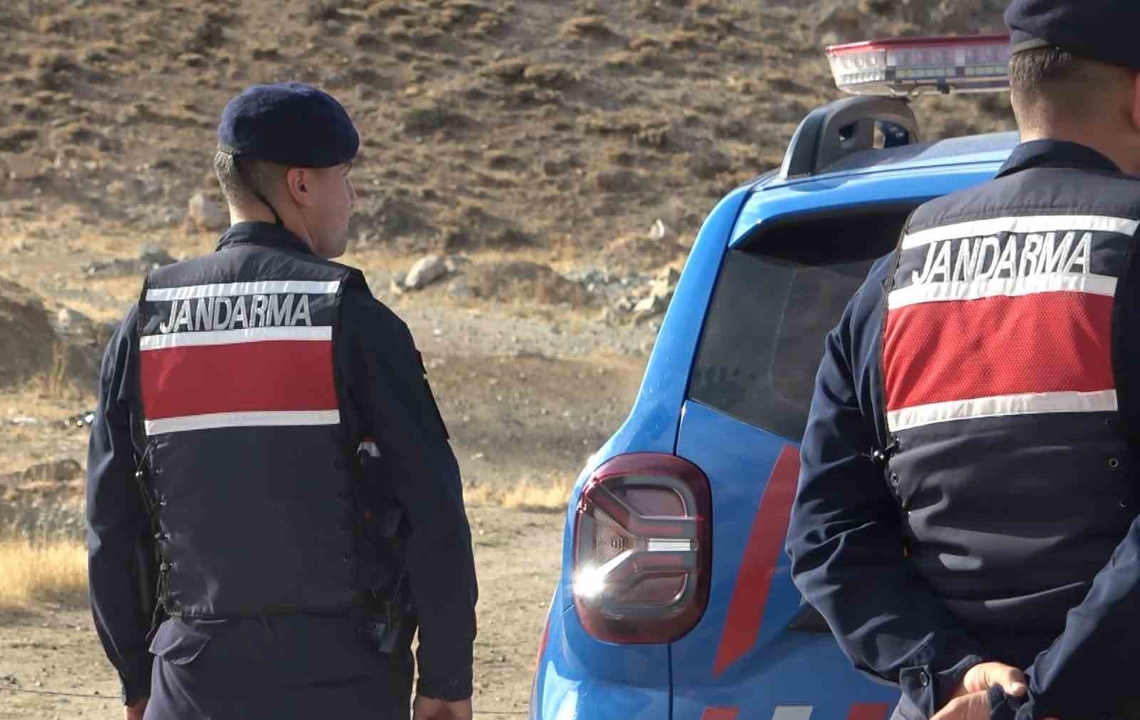 Boşanma aşamasındaki eşini babasının mezarı başında öldürdü, baldızını ağır yaraladı