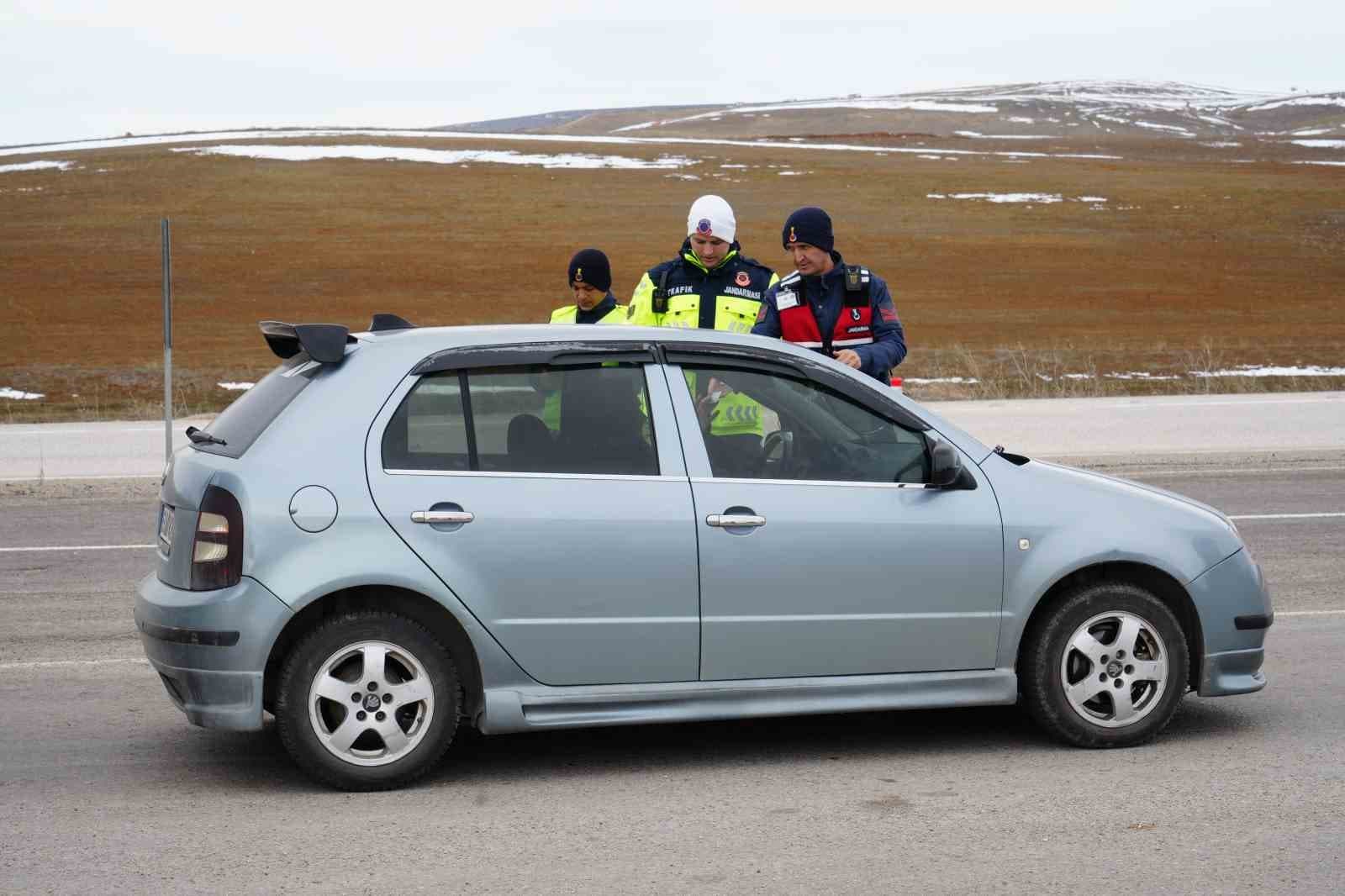 Bayburt’ta bayram trafiği mercek altında: Karadan ve havadan sıkı denetim