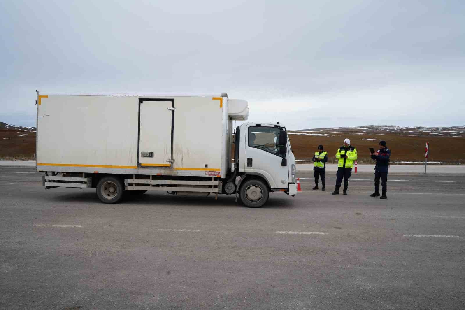 Bayburt’ta bayram trafiği mercek altında: Karadan ve havadan sıkı denetim