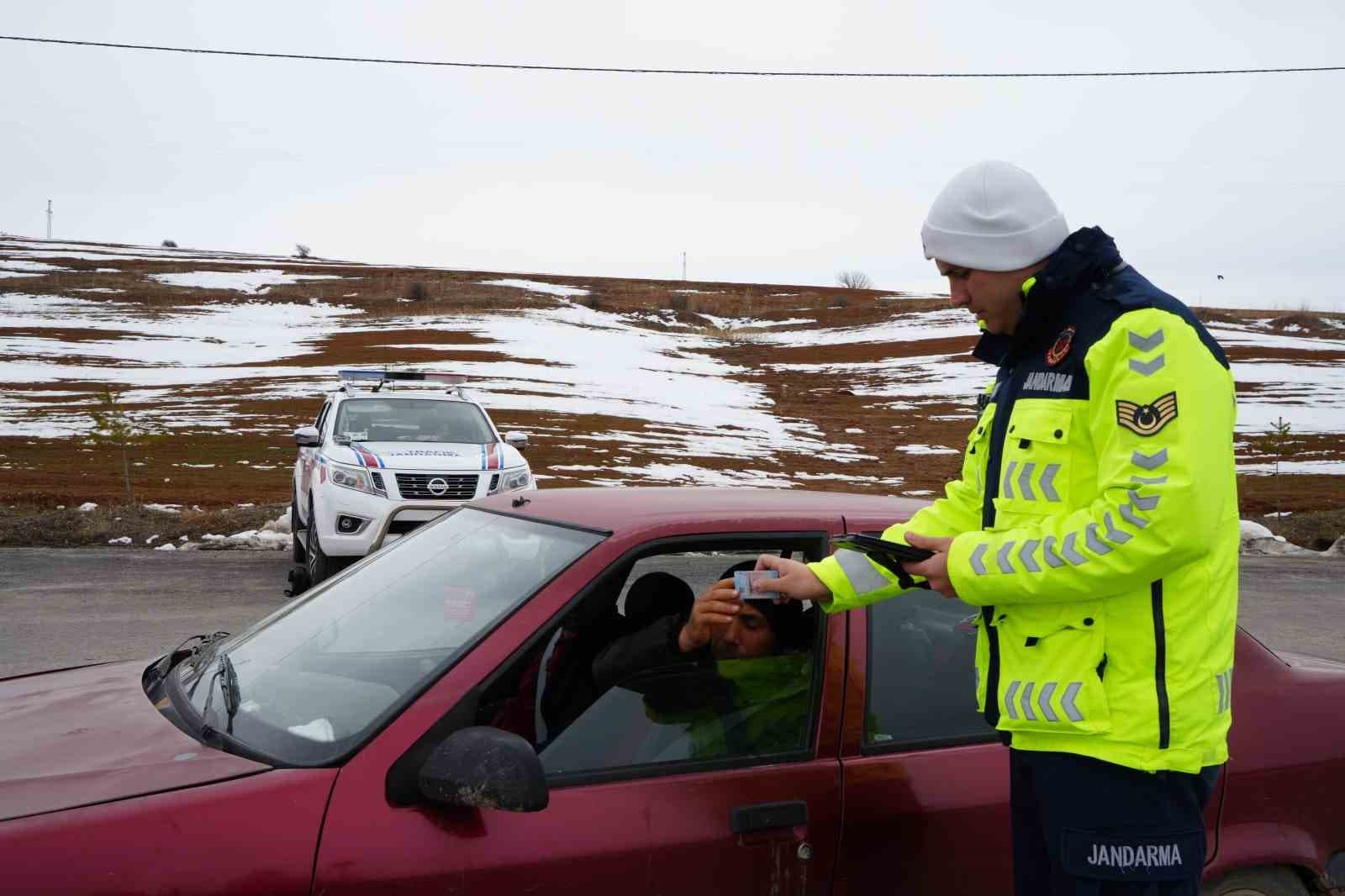Bayburt’ta bayram trafiği mercek altında: Karadan ve havadan sıkı denetim