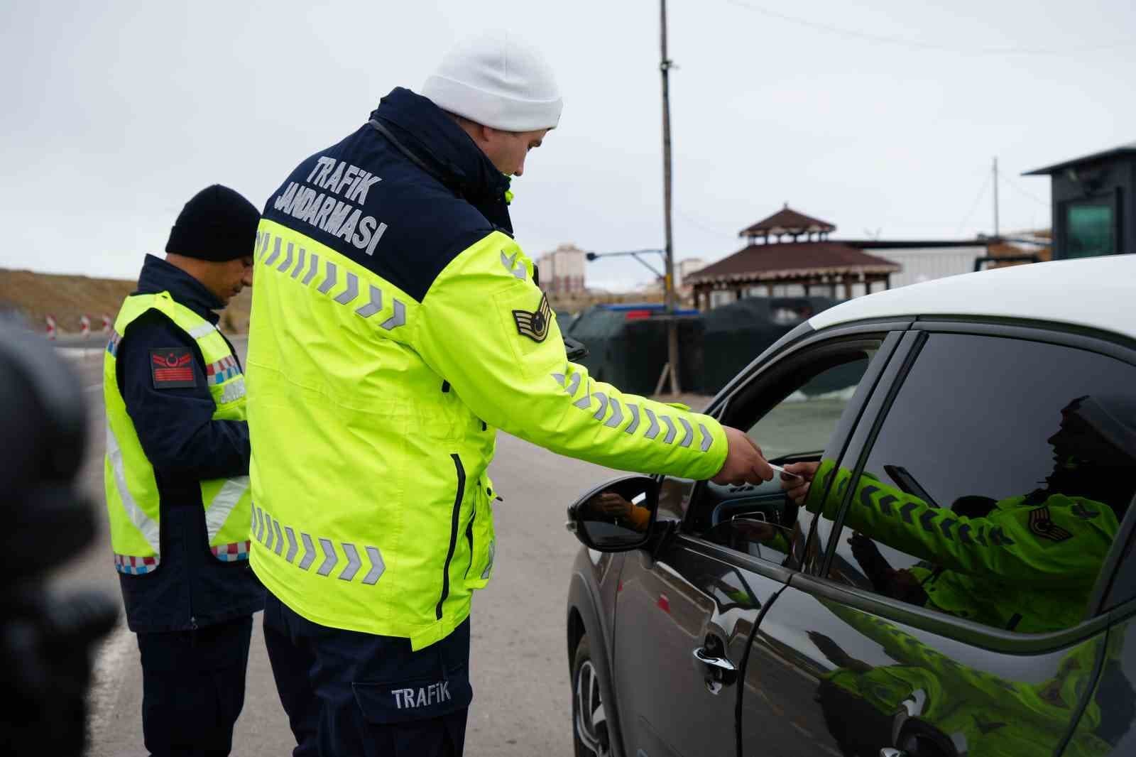 Bayburt’ta bayram trafiği mercek altında: Karadan ve havadan sıkı denetim