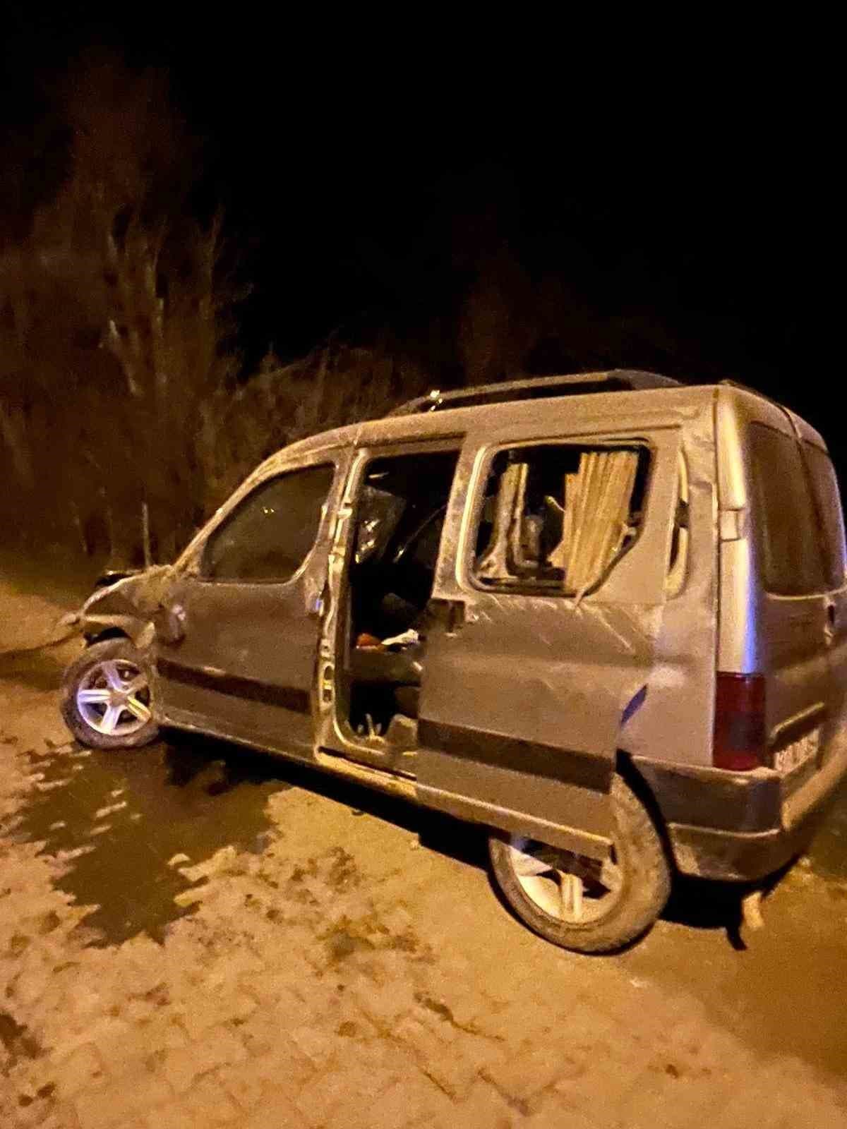 Kastamonu’da hafif ticari araç taşa çarptı: 1 yaralı