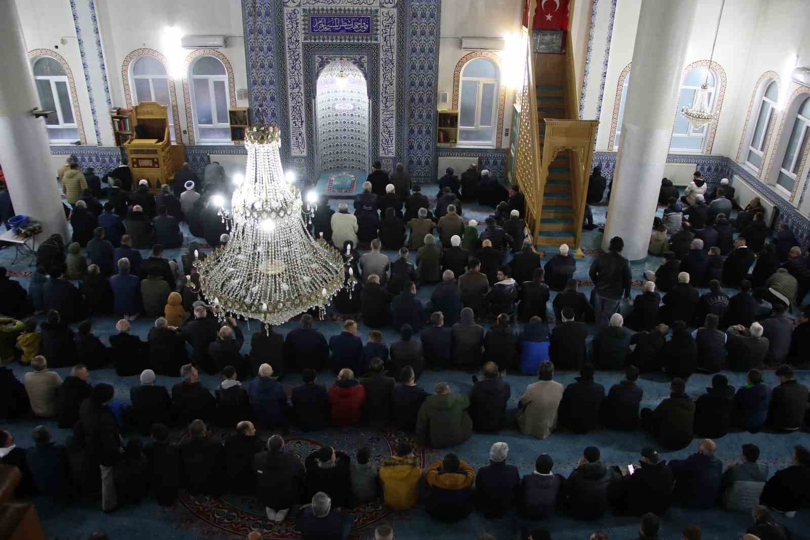 Uşak’ta bayram namazı kılındı