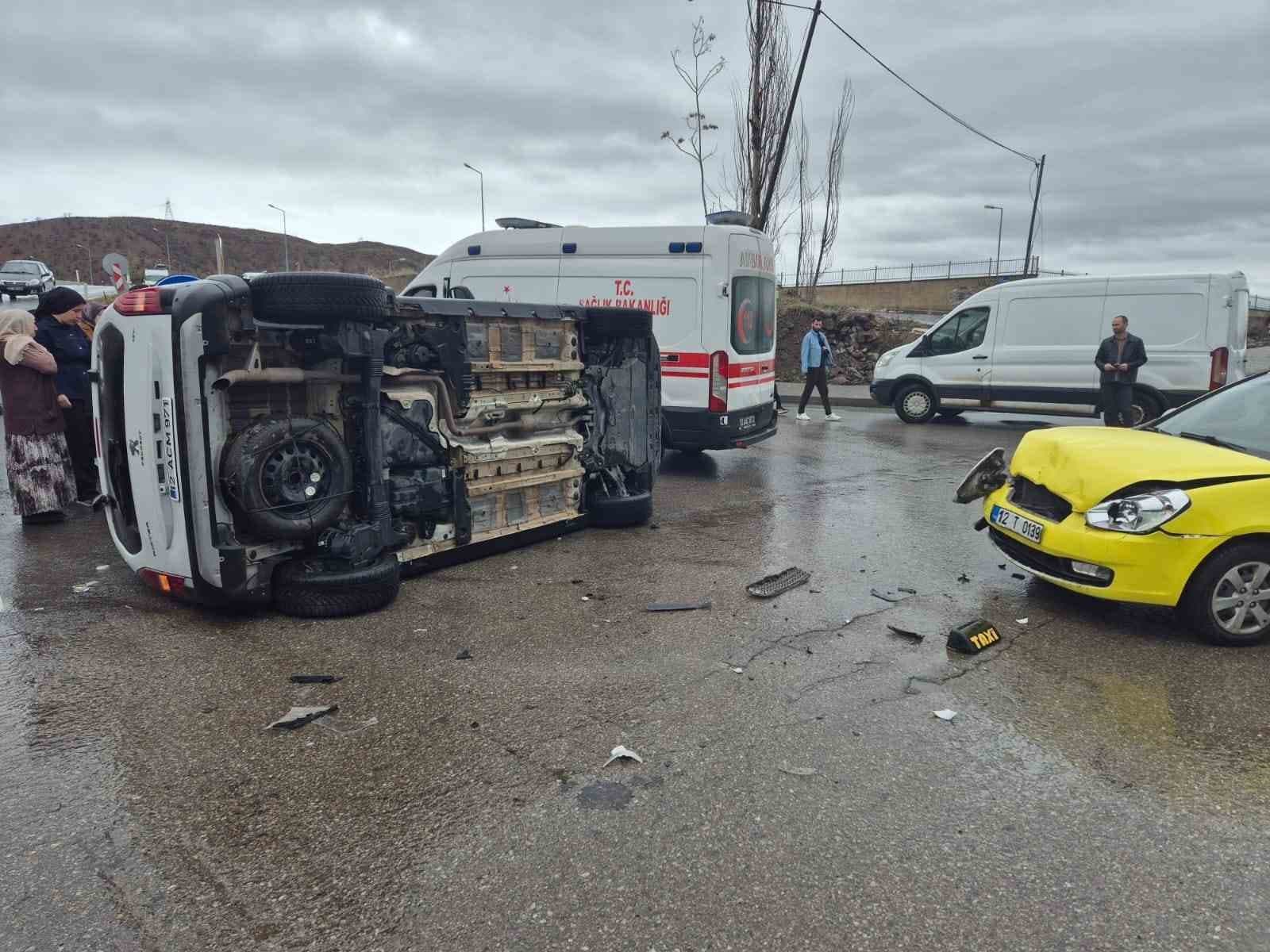 Bingöl’de trafik kazası : 5 yaralı