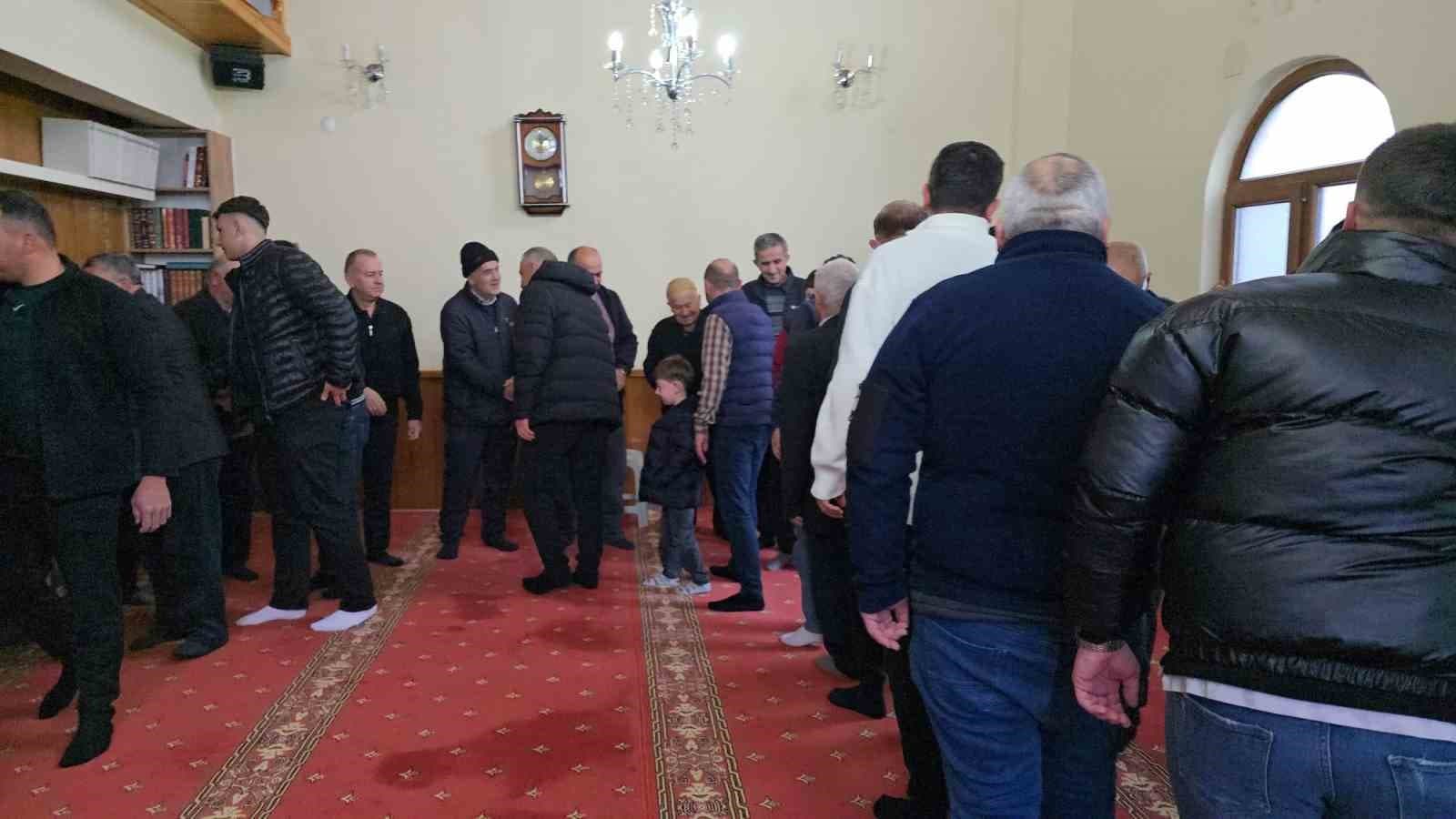 Küslerin barıştığı bayramlaşma halkası geleneği yaşatıldı