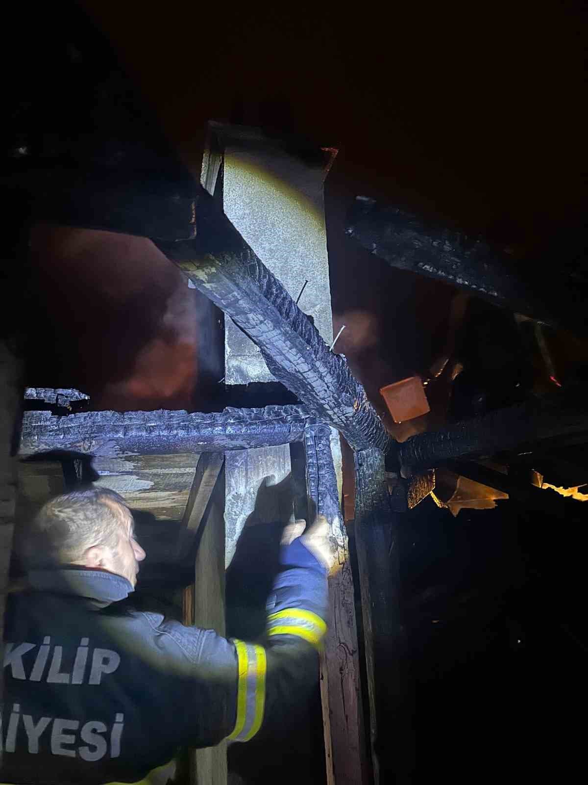 Çorum’da evin bacasında çıkan yangın korkuttu