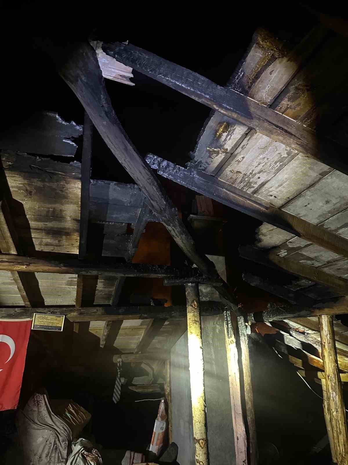 Çorum’da evin bacasında çıkan yangın korkuttu