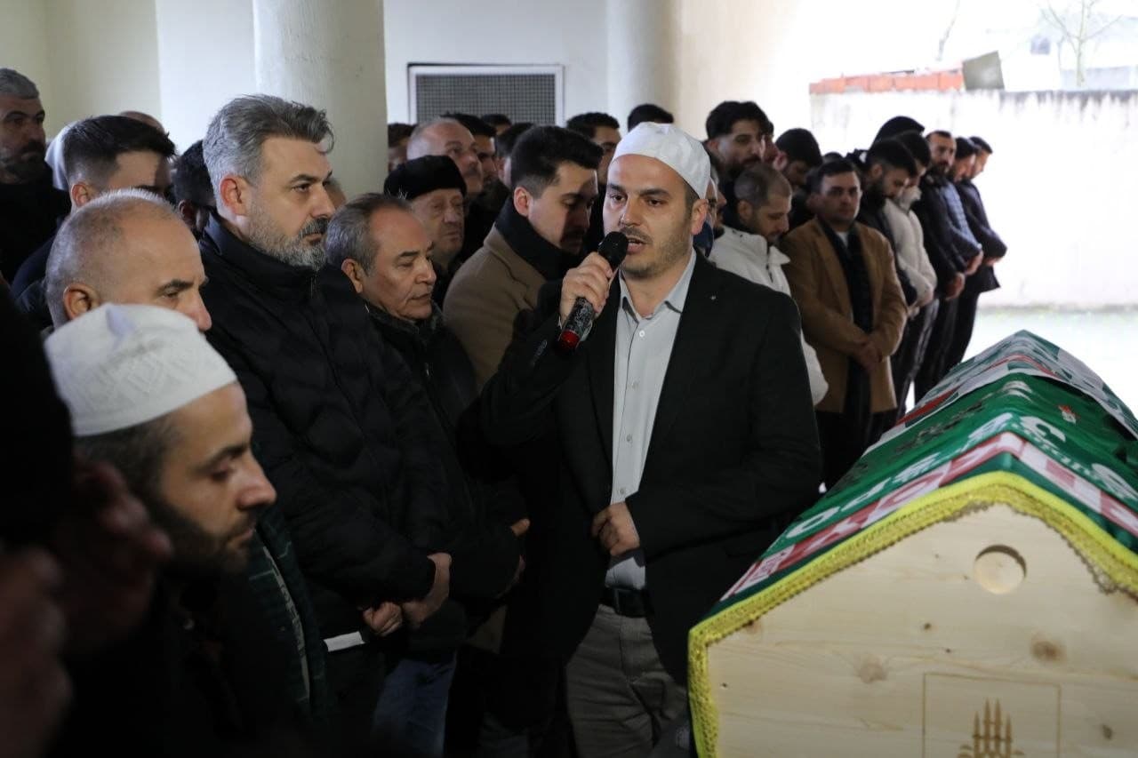 İstanbul’da silahlı saldırıda ölen genç futbolcu son yolculuğuna uğurlandı