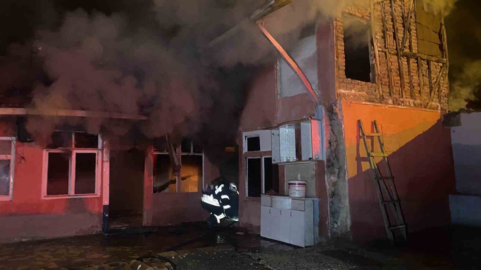 Çorum’da gecekondu yangını