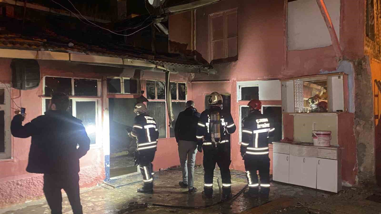 Çorum’da gecekondu yangını