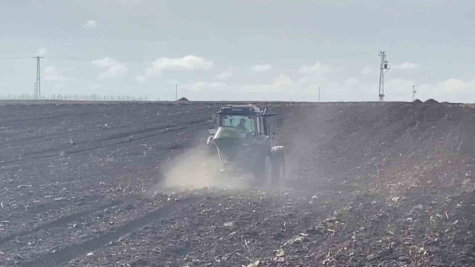 Adilcevaz’da arpa ekimine başlandı