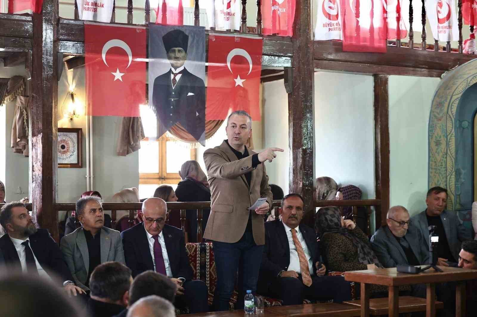 Başkan Uzun: "Biz de hizmetin ve milletin delisiyiz"