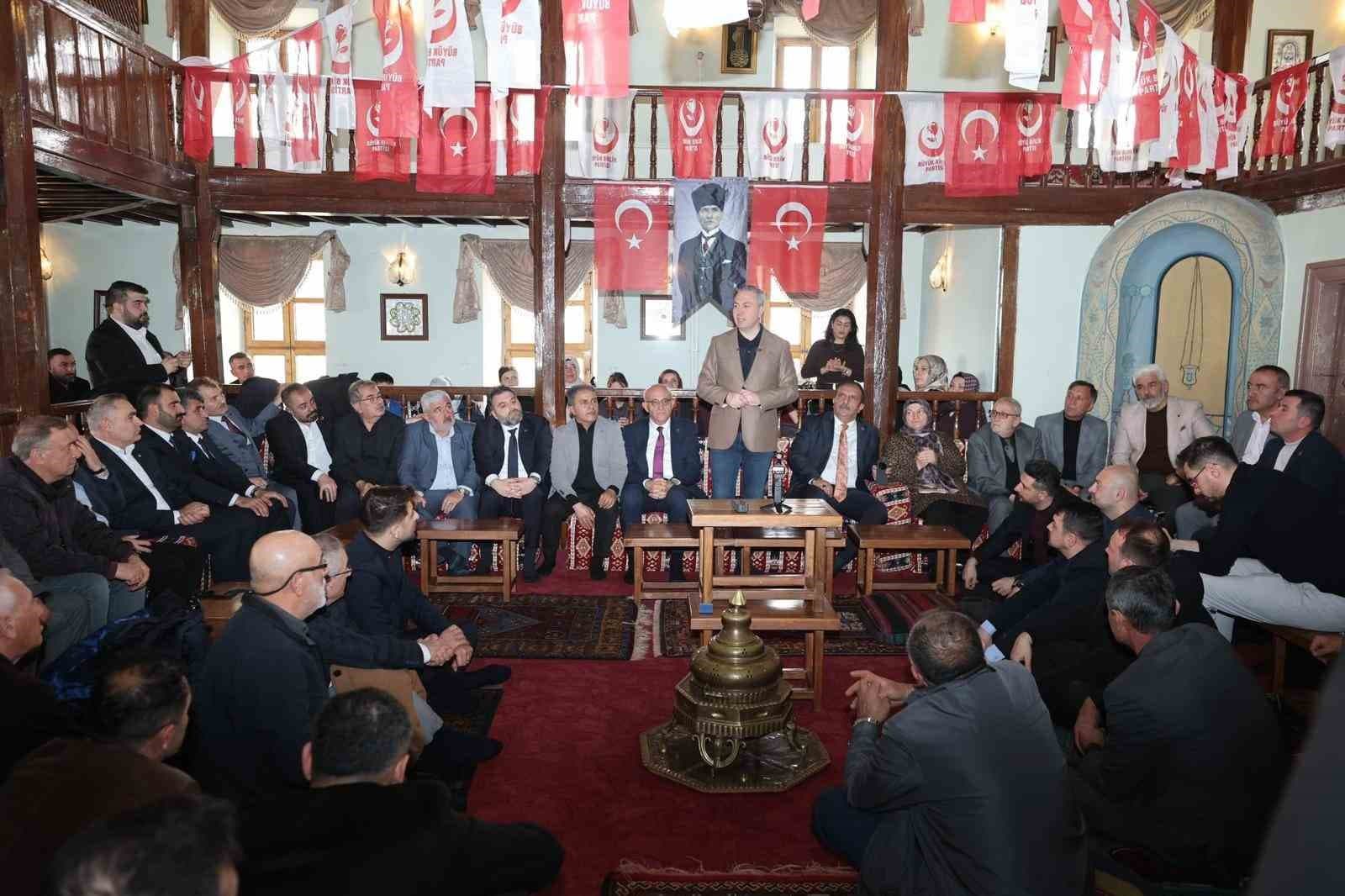 Başkan Uzun: "Biz de hizmetin ve milletin delisiyiz"